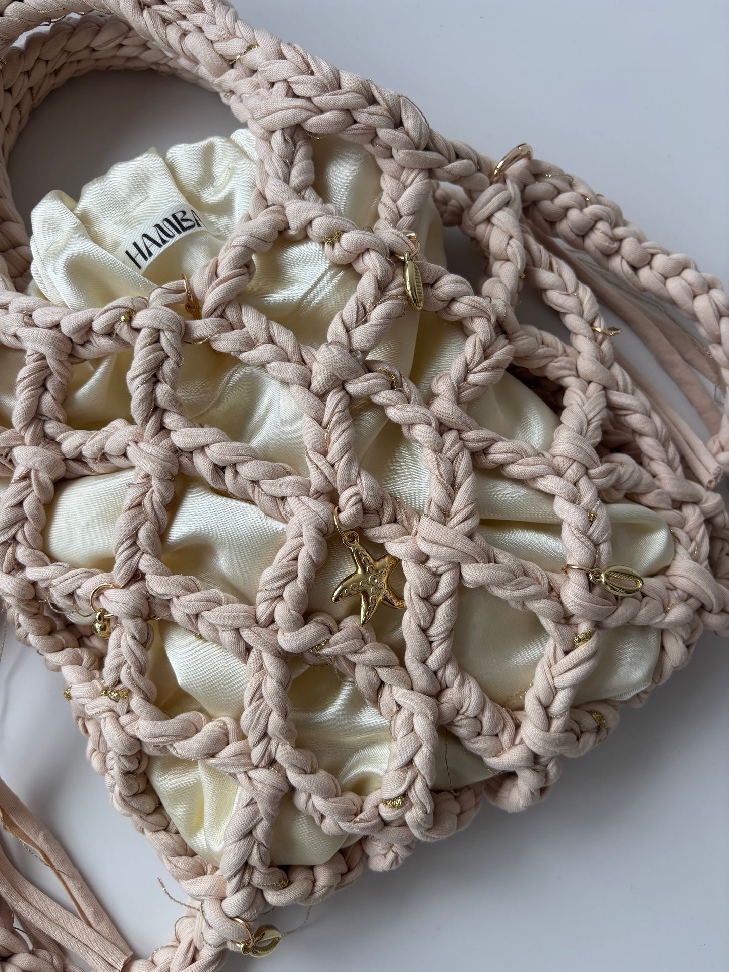 Rita net bag Beige & gold with charms